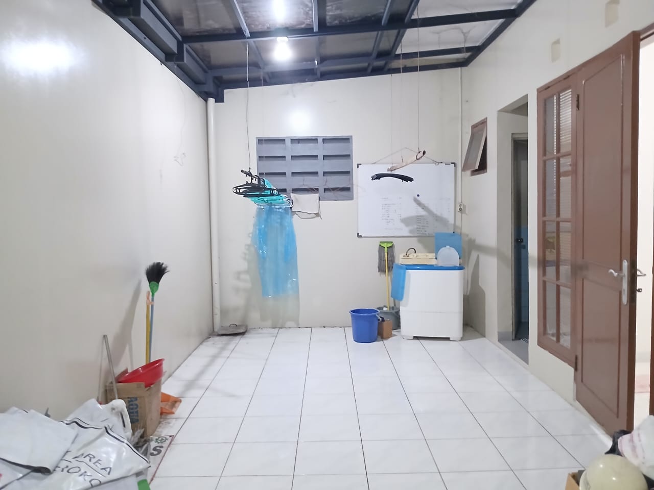 Rumah Dijual Semi Furnished di Cluster Roseville Deltamas 